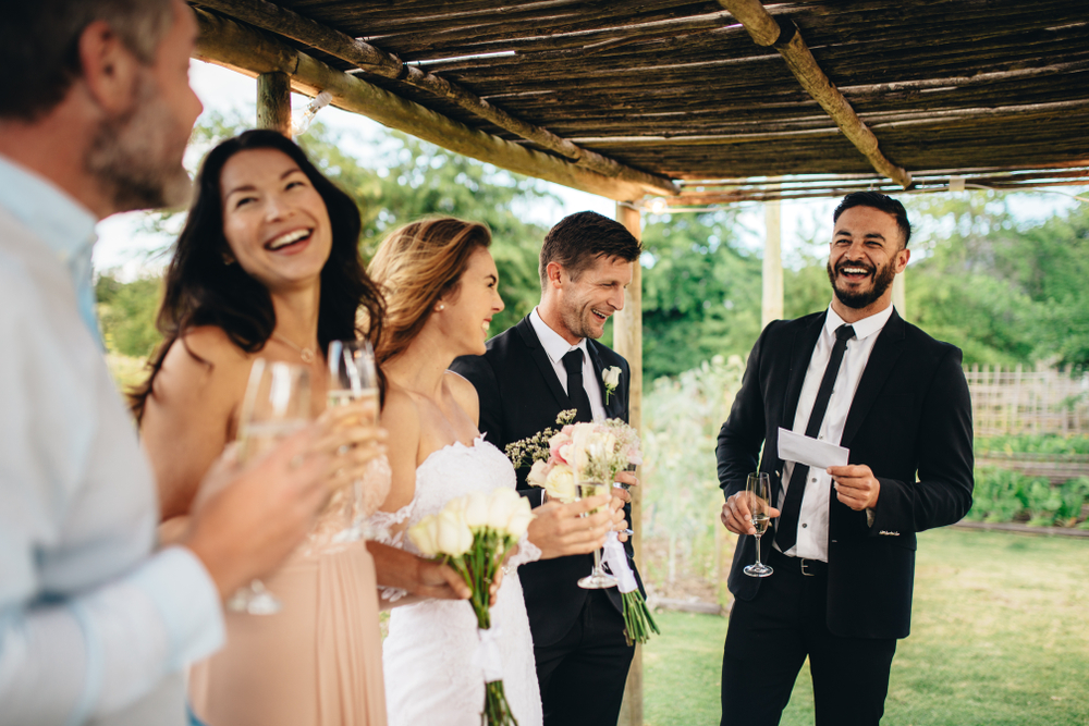 Unterhaltung Sektempfang Unterhaltung Hochzeit Bereits beim Sektempfang werden die Gäste unterhalten.