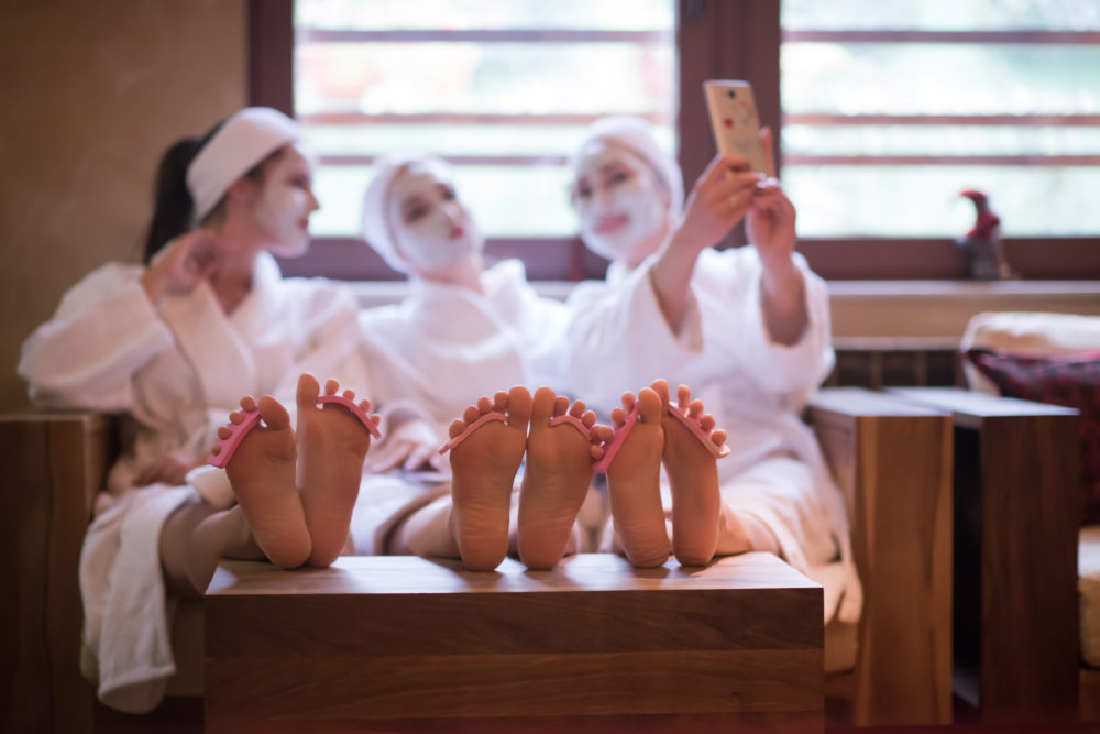 geschenkideen für das Brautpaar gemeinsame Zeit schenken Wellness