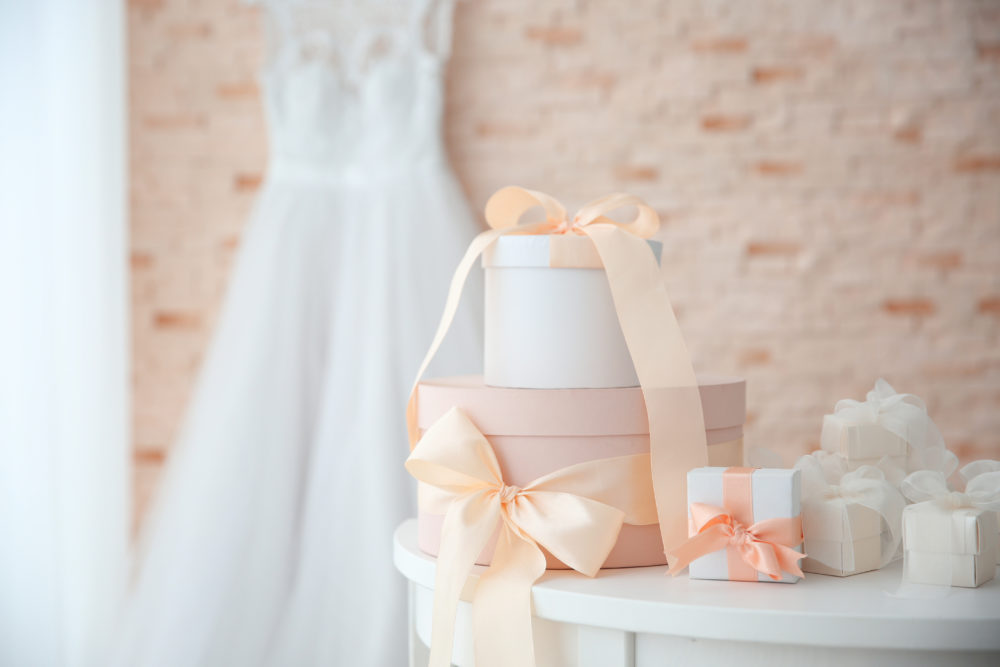 Brautkleidsuche Hochzeit Geschenketisch